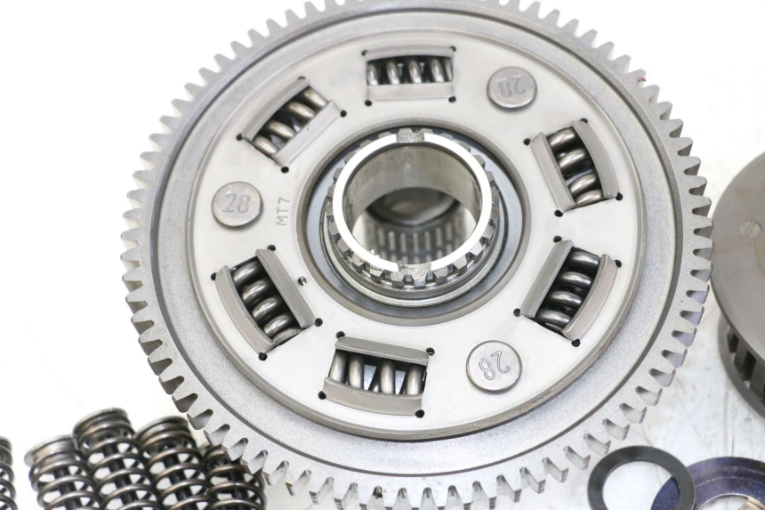 photo de EMBRAGUE SUZUKI GSR 750 (2011 - 2017) - Características distintivas