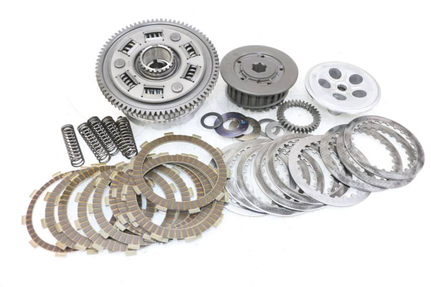 photo de EMBRAGUE SUZUKI GSR 750 (2011 - 2017) - Zoom sobre los componentes