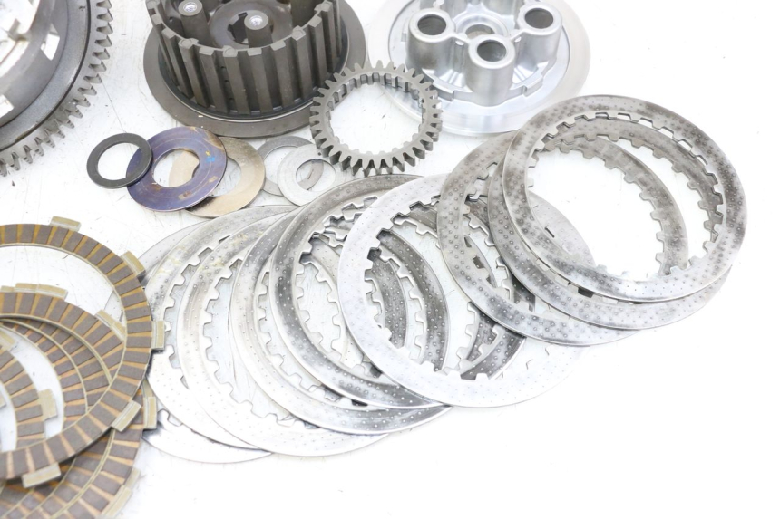 photo de EMBRAGUE SUZUKI GSR 750 (2011 - 2017) - Primer plano de alta resolución