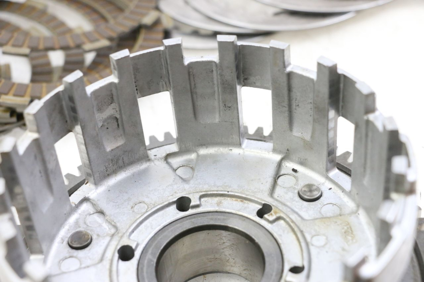 photo de EMBRAGUE SUZUKI GSR 750 (2011 - 2017) - Detalles de los puntos de fijación