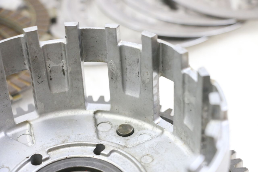 photo de EMBRAGUE SUZUKI GSR 750 (2011 - 2017) - Estado de la superficie y material