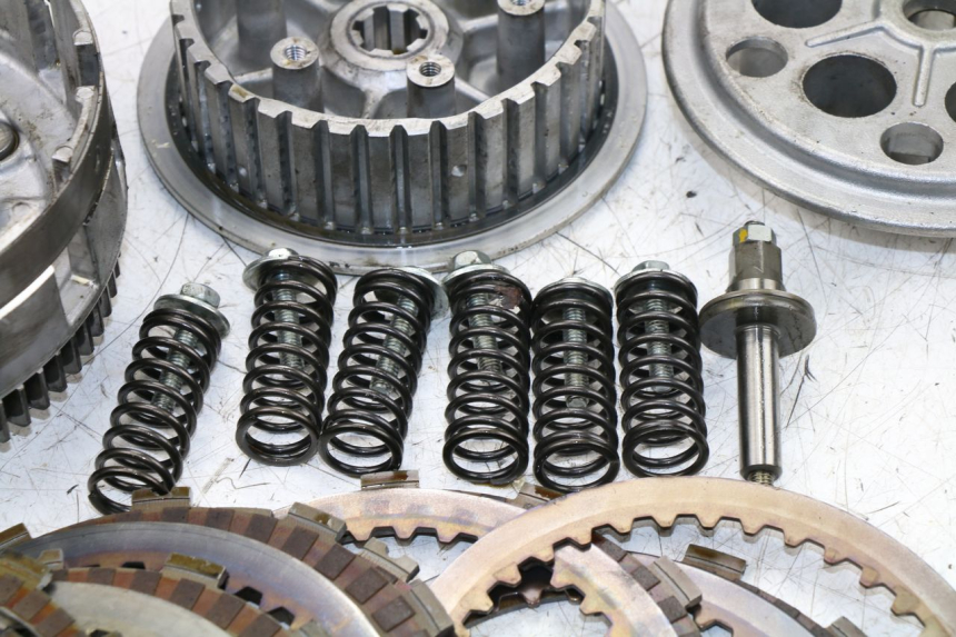 photo de EMBRAGUE SUZUKI SFV GLADIUS 650 (2009 - 2015) - Zoom sobre los componentes