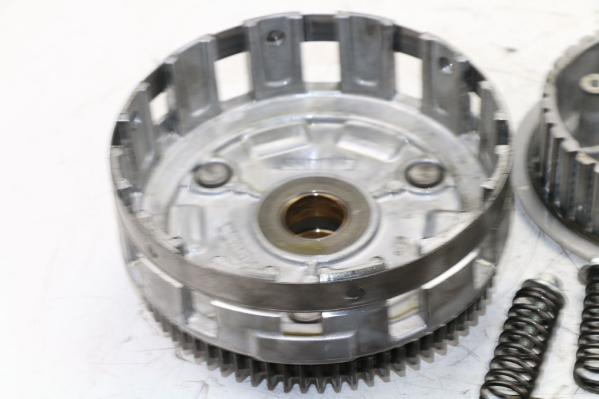 photo de EMBRAGUE SUZUKI SFV GLADIUS 650 (2009 - 2015) - Primer plano de alta resolución