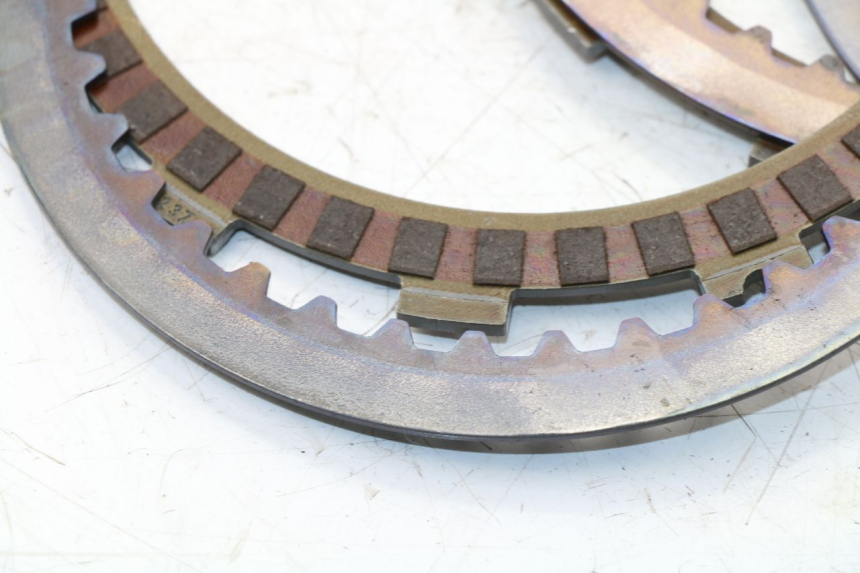 photo de EMBRAGUE SUZUKI SFV GLADIUS 650 (2009 - 2015) - Detalles de los puntos de fijación