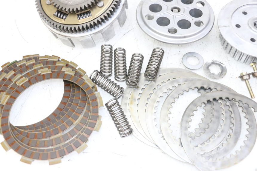 photo de EMBRAGUE SUZUKI SV S 650 (1999 - 2002) - Zoom sobre los componentes