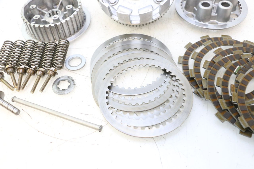 photo de EMBRAGUE SUZUKI SV S 650 (1999 - 2002) - Primer plano de alta resolución