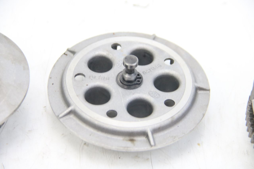 photo de EMBRAGUE APRILIA SX 50 (2011 - 2017) - Primer plano de alta resolución