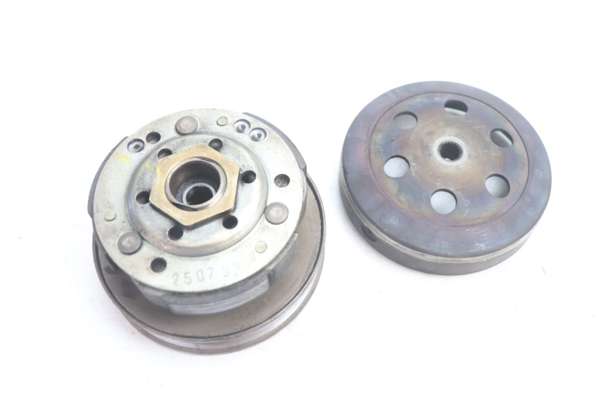 photo de EMBRAGUE PEUGEOT TREKKER 50 (1995 - 2004) - Primer plano técnico