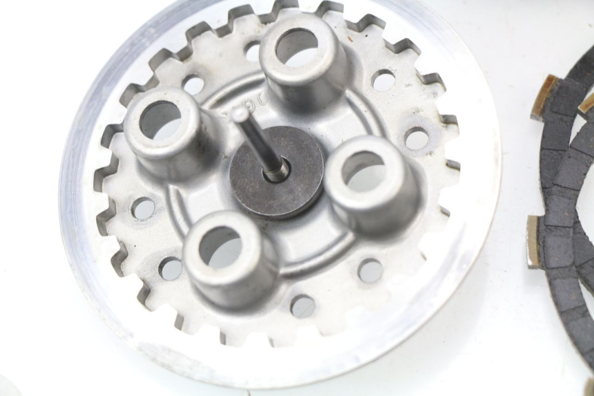 photo de EMBRAGUE YAMAHA TTR 125 (2000 - 2020) - Primer plano de alta resolución
