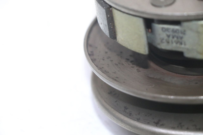 photo de EMBRAGUE PEUGEOT TWEET PRO EFI 4T 50 (2021 - 2022) - Primer plano técnico