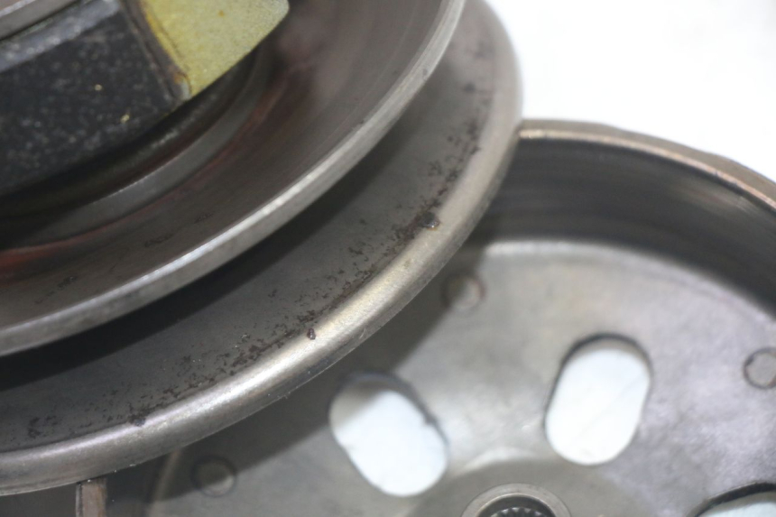 photo de EMBRAGUE PEUGEOT TWEET PRO EFI 4T 50 (2021 - 2022) - Detalles de los puntos de fijación