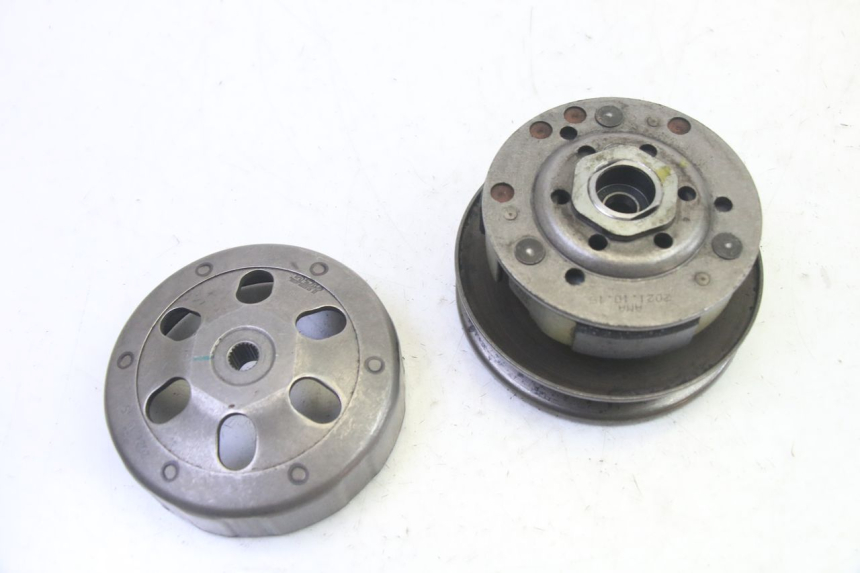 photo de EMBRAGUE PEUGEOT TWEET PRO EFI 4T 50 (2021 - 2022) - Estado de la superficie y material