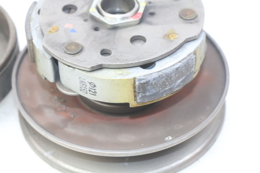 photo de EMBRAGUE PIAGGIO VESPA GTS IGET ABS 125 (2017 - 2023) - Detalles de los puntos de fijación