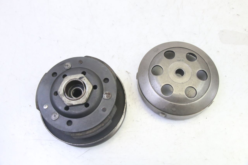 photo de EMBRAGUE GTS VICI 4T 50 (2020 - 2025) - Primer plano técnico