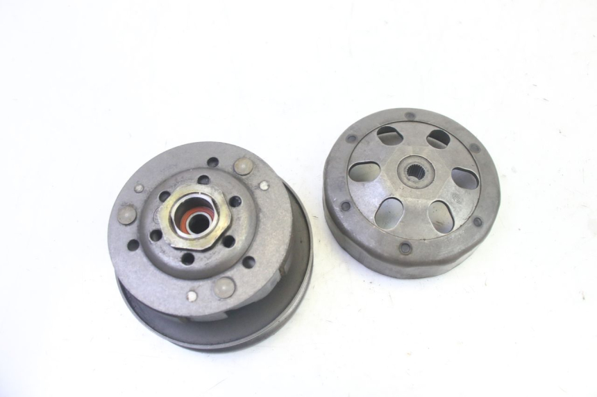 photo de EMBRAGUE PEUGEOT VIVACITY NEW 4T 50 (2008 - 2017) - Primer plano técnico