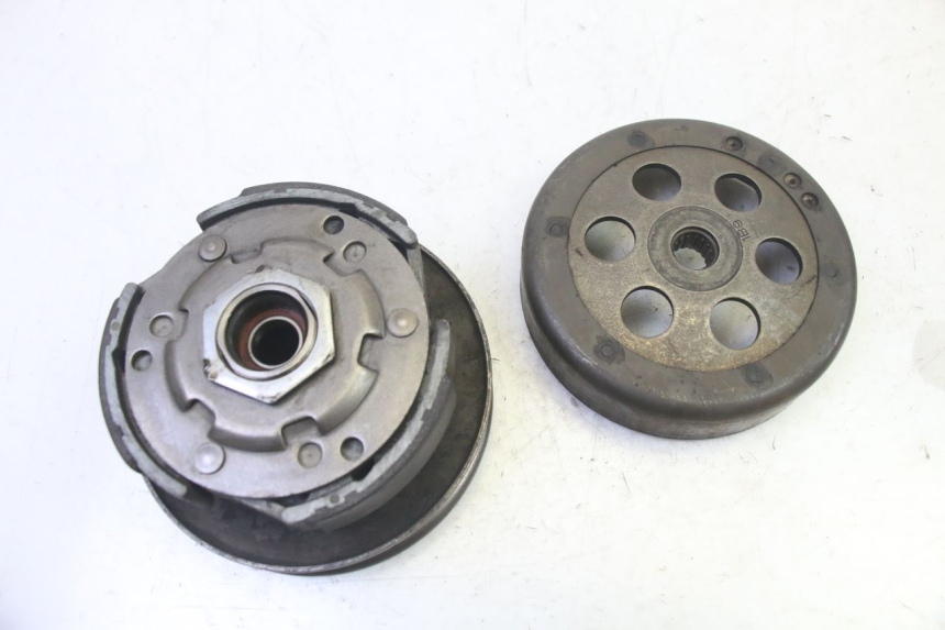 photo de EMBRAGUE YAMAHA X-MAX XMAX 125 (2010 - 2013) - Primer plano técnico