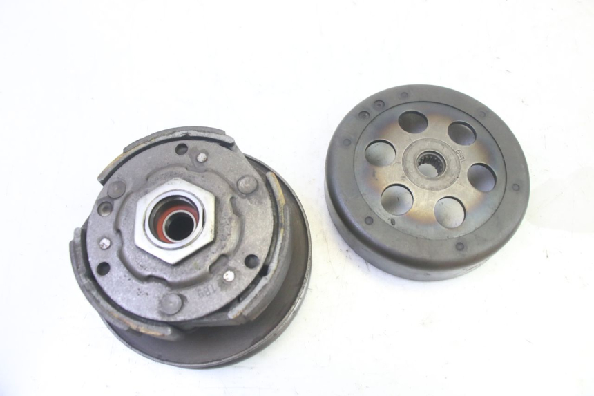 photo de EMBRAGUE YAMAHA X-MAX XMAX 125 (2010 - 2013) - Primer plano técnico