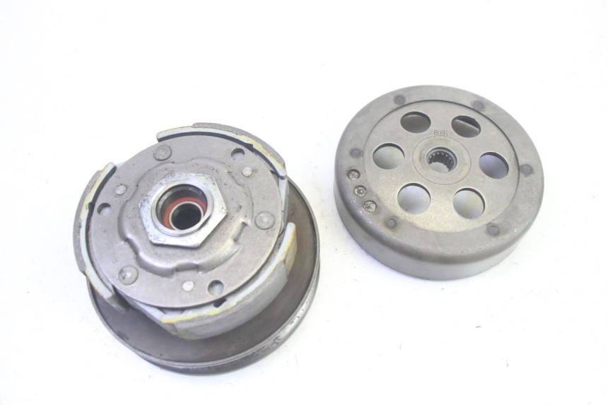 photo de EMBRAGUE YAMAHA XMAX X-MAX 125 (2006 - 2009) - Primer plano técnico
