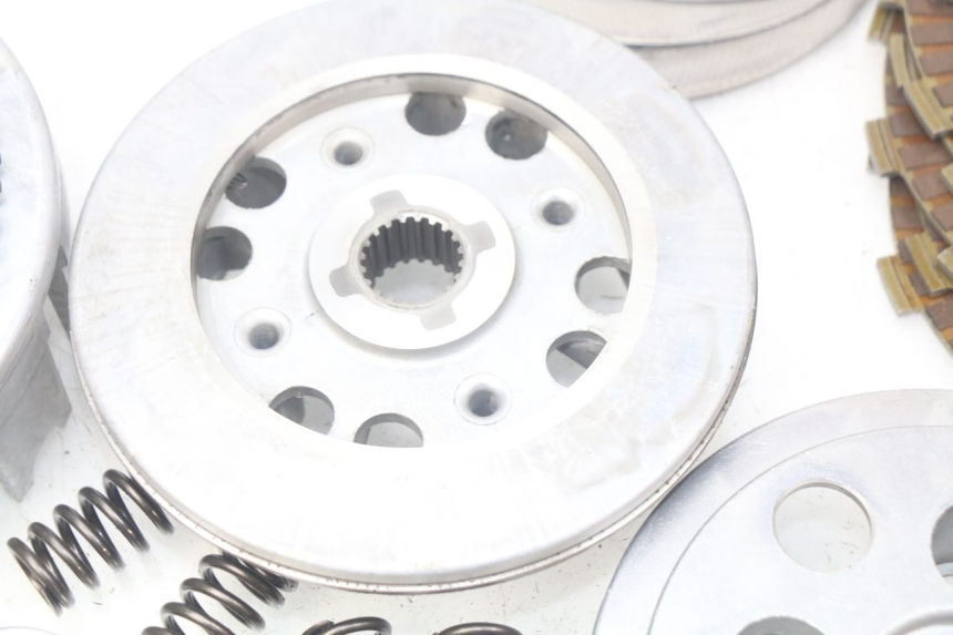 photo de EMBRAGUE SUZUKI XF FREEWIND 650 (1997 - 2003) - Detalles de los puntos de fijación