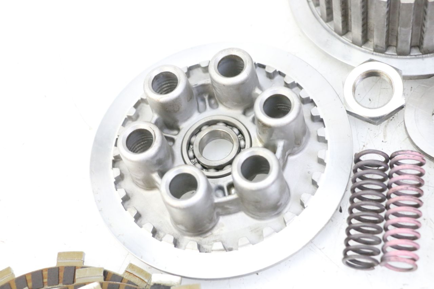 photo de EMBRAGUE YAMAHA FZ6 FAZER S2 600 (2007 - 2011) - Primer plano técnico