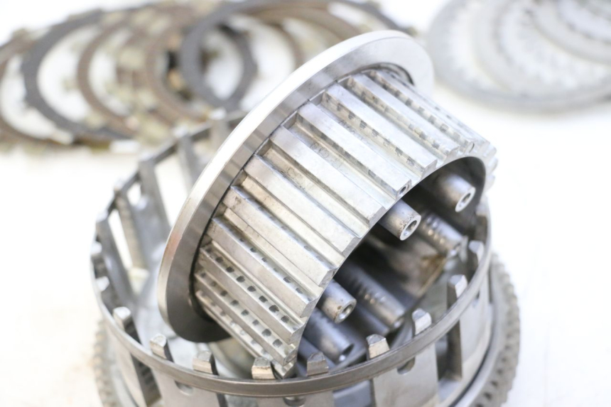 photo de EMBRAGUE YAMAHA FZ6 FAZER S2 600 (2007 - 2011) - Primer plano técnico