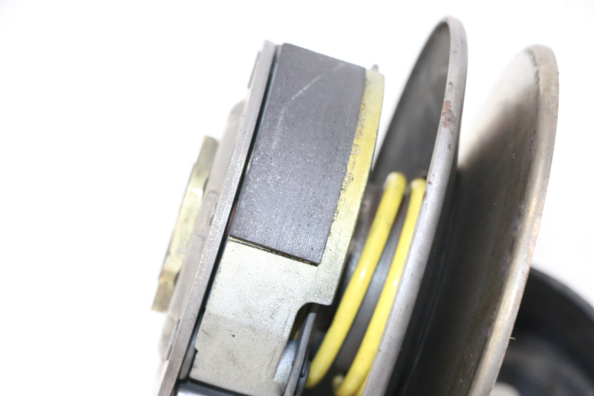 photo de EMBRAGUE YAMAHA YP MAJESTY 125 (2002 - 2006) - Primer plano técnico