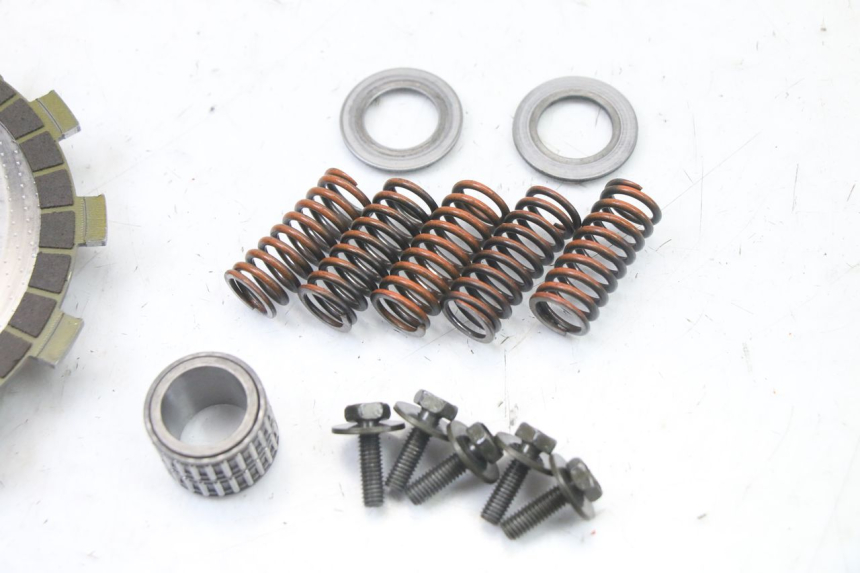 photo de EMBRAGUE YAMAHA YZ 125 (2006 - 2016) - Zoom sobre los componentes