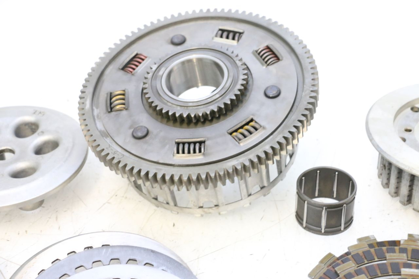photo de EMBRAGUE YAMAHA YZF R GENESIS 750 (1993 - 1998) - Características distintivas