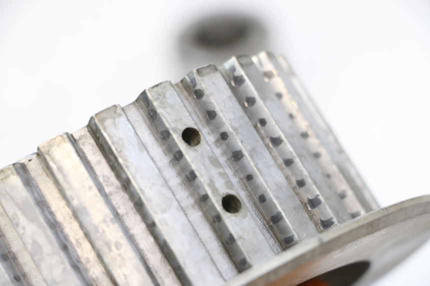 photo de EMBRAGUE YAMAHA YZF R GENESIS 750 (1993 - 1998) - Estado de la superficie y material