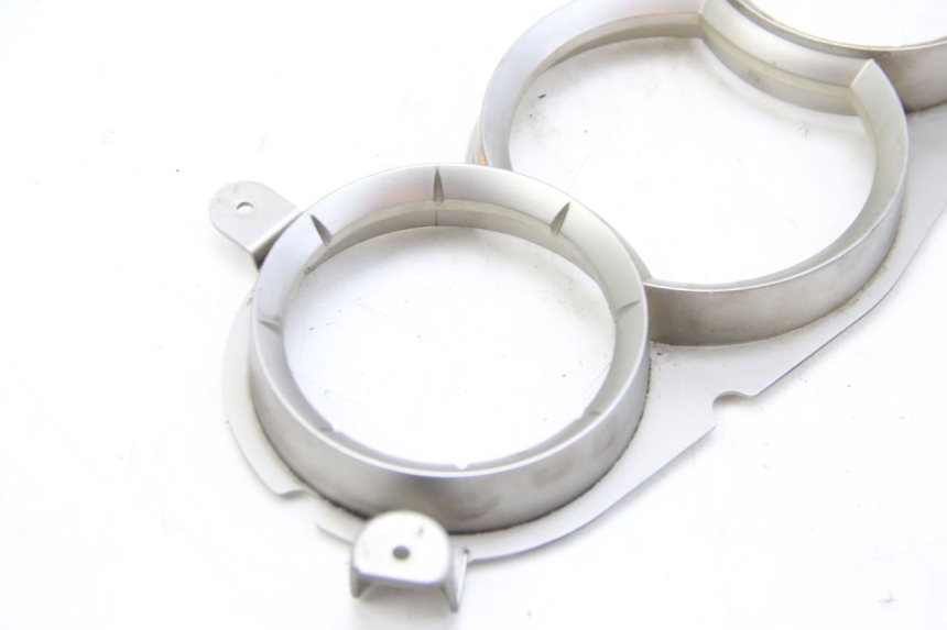 photo de ENTOURAGE CUENTA KILÓMETROS PEUGEOT CITYSTAR 125 (2011 - 2017) - Detalles de los puntos de fijación