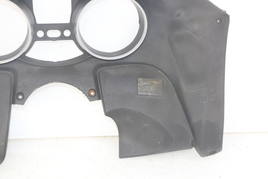 photo de ENTOURAGE CUENTA KILÓMETROS PIAGGIO MP3 LT 400 (2007 - 2012) - Zoom sobre los componentes