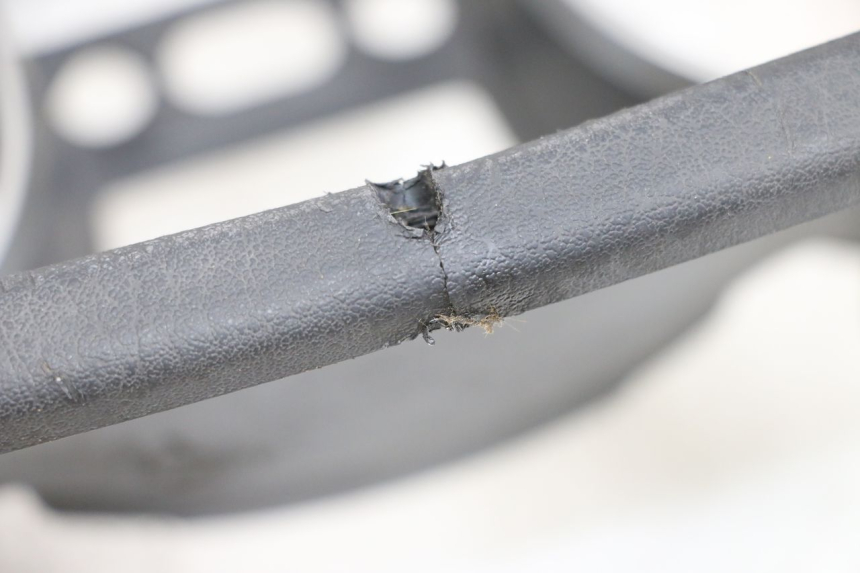 photo de CUADRO DE INSTRUMENTOS PIAGGIO MP3 125 (2006 - 2014) - Detalles de los puntos de fijación