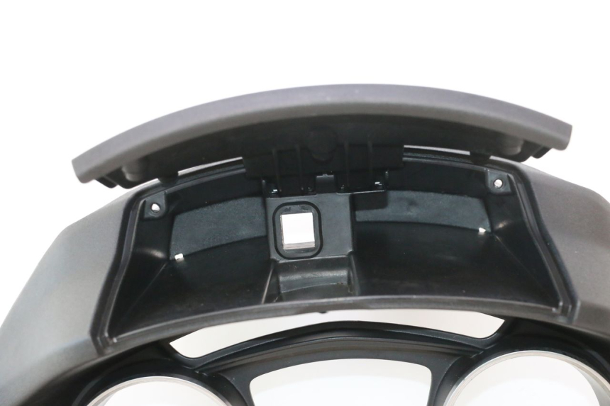 photo de CARENADO VELOCIMETRO PIAGGIO MP3 500 (2016 - 2018) - Zoom sobre los componentes