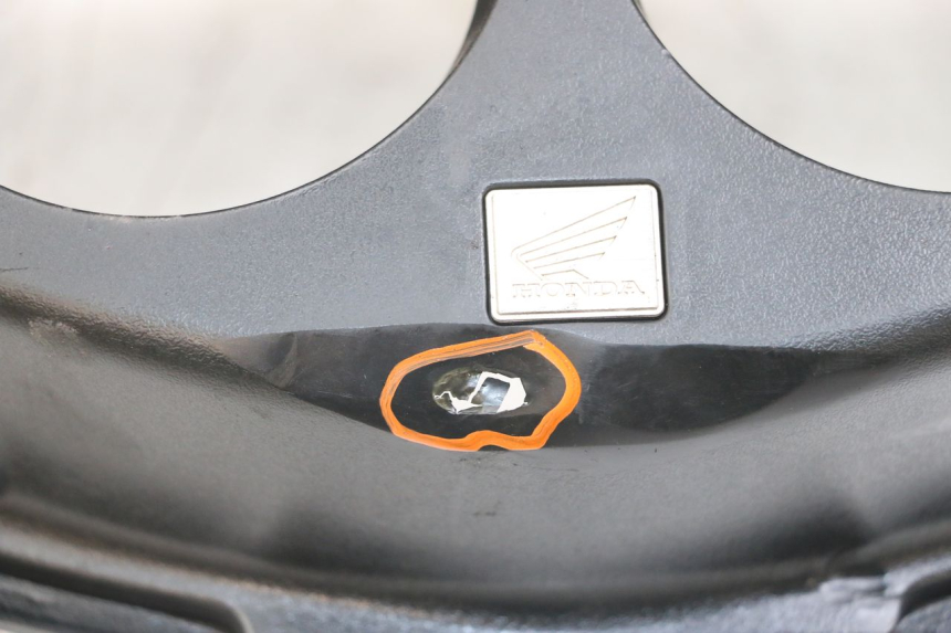 photo de ENTOURAGE CUENTA KILÓMETROS HONDA NTV DEAUVILLE 650 (1998 - 2001) - Detalles de los puntos de fijación