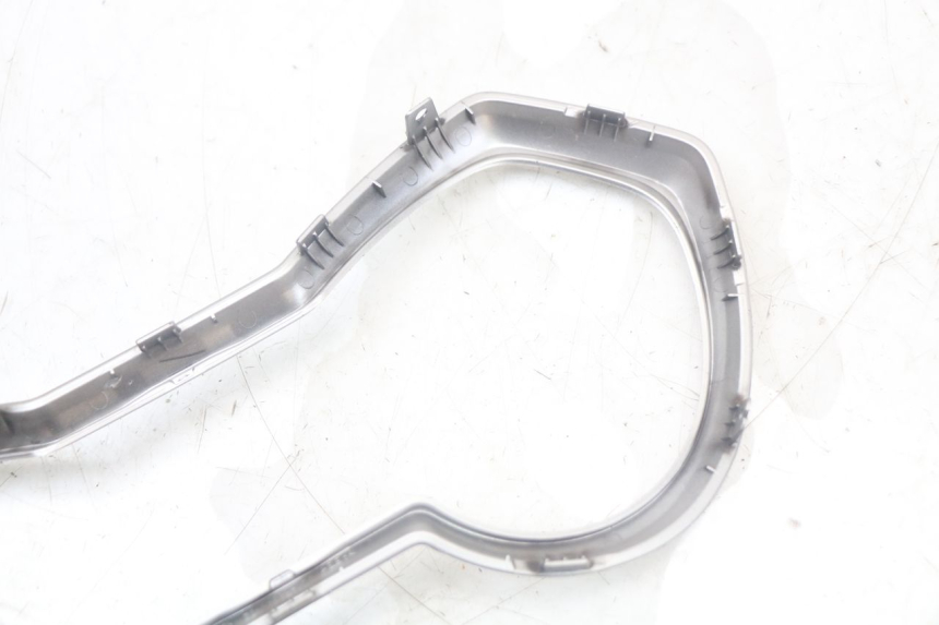 photo de CUADRO DE INSTRUMENTOS YAMAHA XMAX X-MAX ABS 125 (2017 - 2020) - Detalles de los puntos de fijación