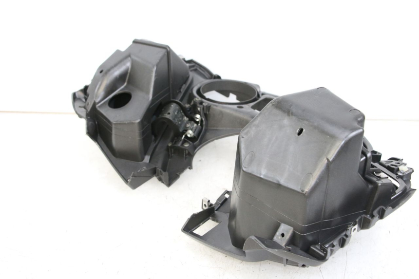 photo de ENTOURAGE CUENTA KILÓMETROS PIAGGIO X10 125 (2012 - 2017) - Detalle de la pieza