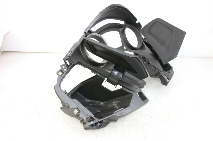 photo de ENTOURAGE CUENTA KILÓMETROS PIAGGIO X10 125 (2012 - 2017) - Detalles de los puntos de fijación