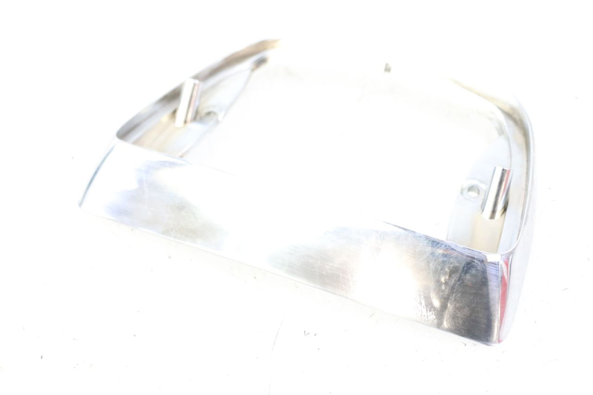 photo de MARCO DE LUZ TRASERA PIAGGIO VESPA LX 2T 50 (2005 - 2013) - Detalles de los puntos de fijación