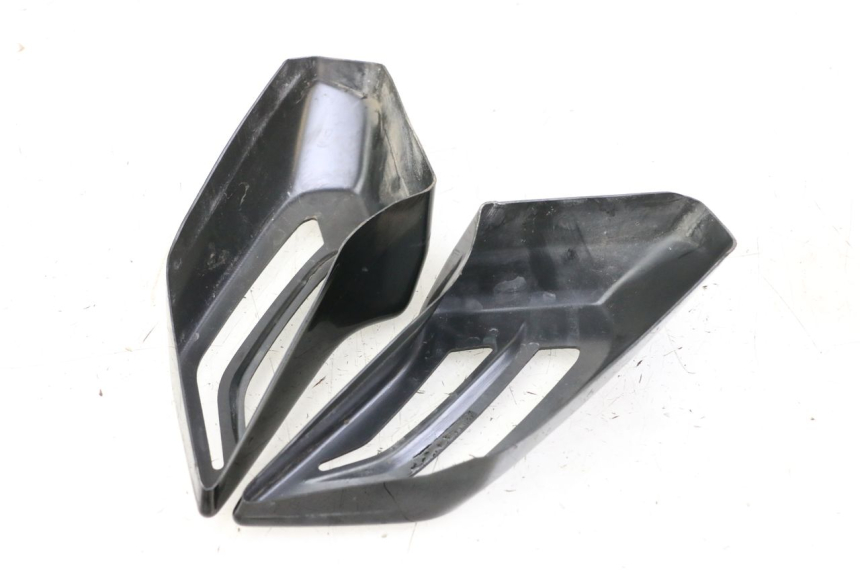 photo de CARENADO LUZ TRASERA YAMAHA YP T-MAX TMAX 530 (2017 - 2020) - Detalle de la pieza