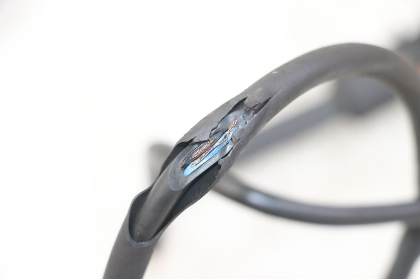 photo de REENVIO VELOCIMETRO PEUGEOT ELYSTAR 125 (2002 - 2007) - Detalles de los puntos de fijación