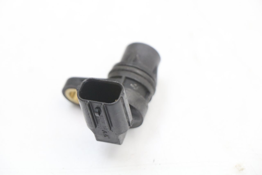 photo de TRANSMISOR DE VELOCÍMETRO HONDA PCX (JF47) 125 (2012 - 2013) - Otra perspectiva