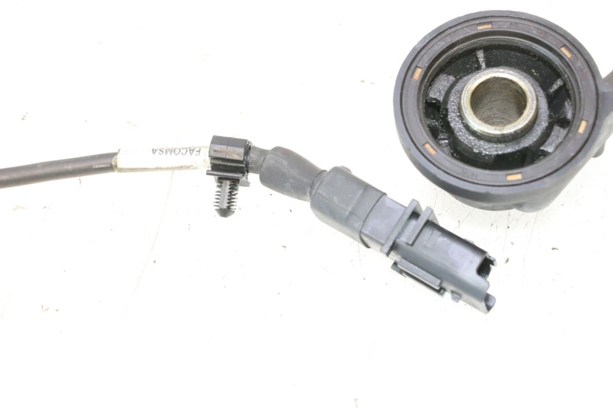 photo de REENVIO VELOCIMETRO PEUGEOT SATELIS COMPRESSOR K15 125 (2006 - 2009) - Detalles de los puntos de fijación