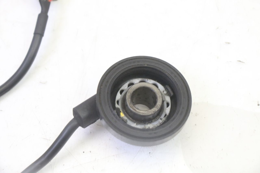 photo de TRANSMISOR DE VELOCÍMETRO YAMAHA X-MAX XMAX 125 (2010 - 2013) - Primer plano técnico