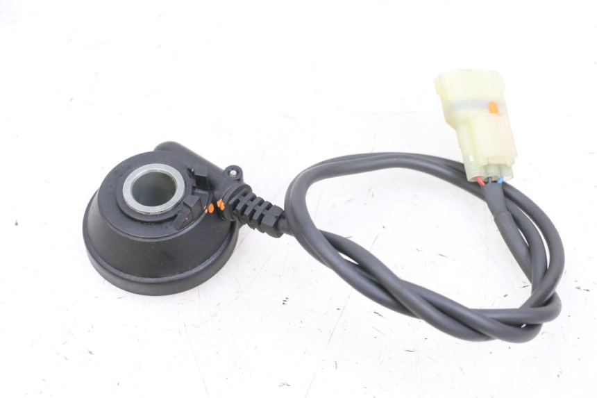 photo de ENTRENADOR DE CUENTAKILÓMETROS YAMAHA XMAX X-MAX 125 (2006 - 2009) - Detalles de los puntos de fijación