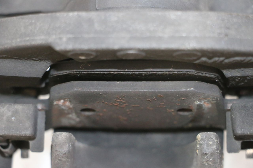 photo de PINZA FRENO TRASERA HONDA FES S-WING SWING ABS 125 (2007 - 2015) - Primer plano técnico