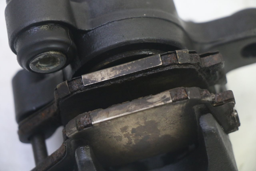 photo de PINZA FRENO TRASERA YAMAHA FZ6 N FAZER 600 (2004 - 2006) - Detalles de los puntos de fijación