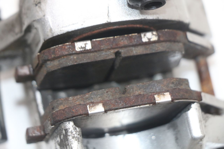 photo de PINZA FRENO TRASERA HARLEY DAVIDSON SPORTSTER XL CUSTOM 883 (1999 - 2006) - Detalles de los puntos de fijación