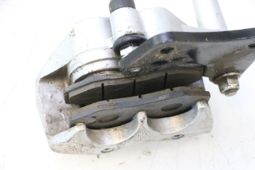 photo de PINZA FRENO TRASERA BAIKU SAKURA 1 (2021 - 2025) - Primer plano técnico