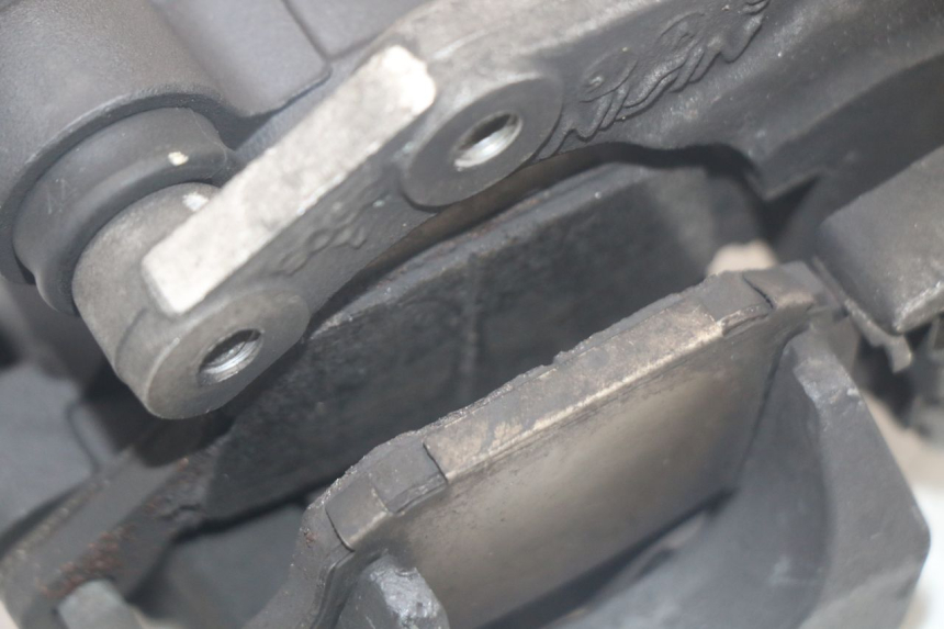 photo de PINZA DE FRENO TRASERA KAWASAKI VERSYS ABS 650 (2015 - 2018) - Detalles de los puntos de fijación