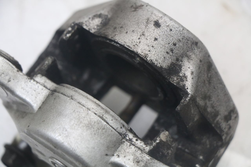 photo de PINZA DE FRENO TRASERA YAMAHA XMAX X-MAX 125 (2006 - 2009) - Detalles de los puntos de fijación